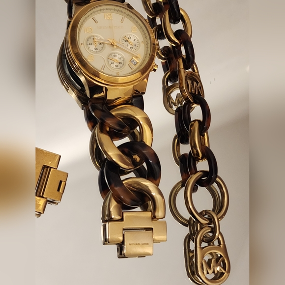 Michael Kors animal print watch & bracelet - Picture 4 of 11